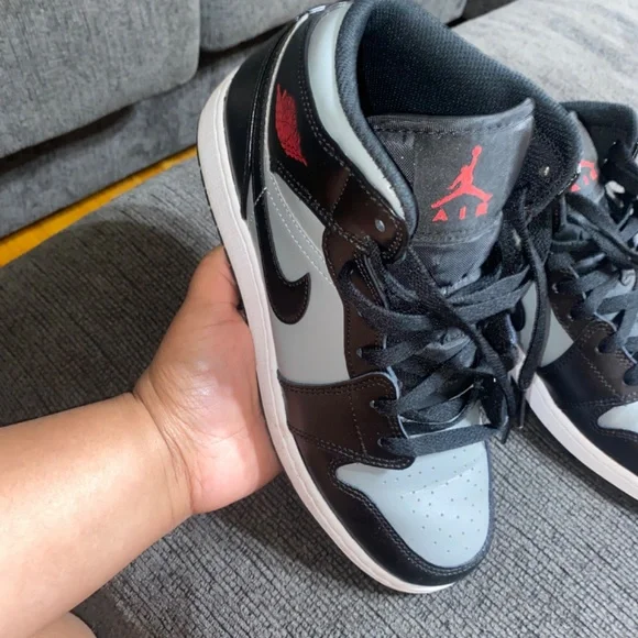 Retro Jordan 1s (mids)